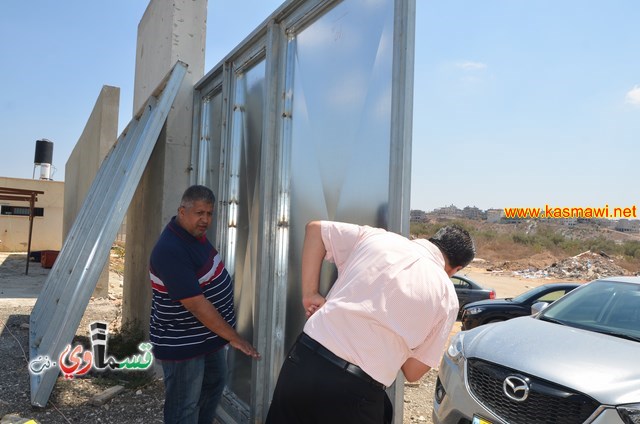 كفرقاسم تنتصر.. واغلقت الابواب !!! عمو عادل يُسلم مفاتيح استاذ ابو خميس الدولي الى رؤساء الفرق الرياضية بعد اتمامه وتغليقه  